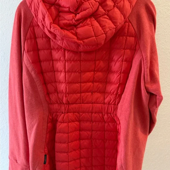 The North Face Woman’s Red Jacket - Picture 2 of 4